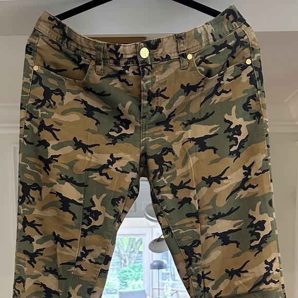 Tory Burch Camouflage Print Skinny Jeans - Size 30. - Picture 2 of 14
